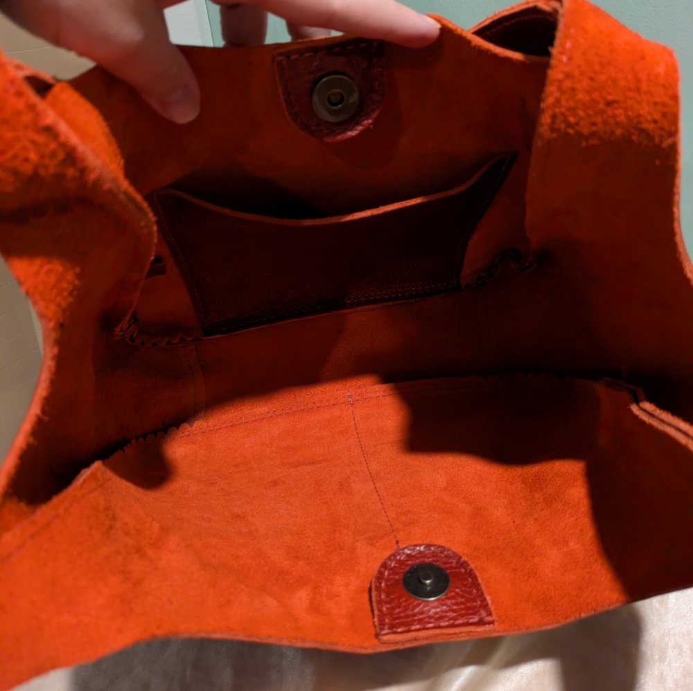 **SOLD**. 'Almost Perfect' Madison Shoulder Bag - Picture 7 of 10